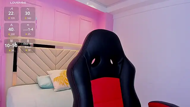 SHENOA HUNTER online show from October 7, 2025, 7:26 pm