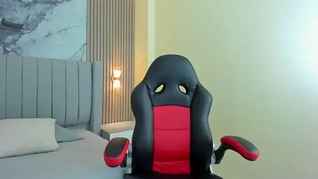 SHENOA HUNTER online show from October 6, 2025, 7:47 pm