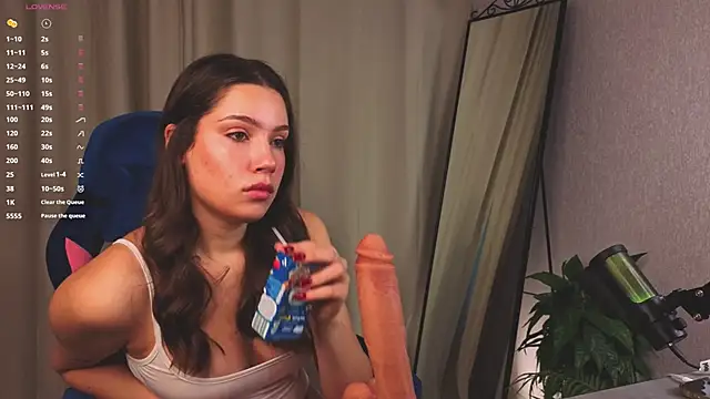 Snapshot of Tiny__Toon chatting on October 17, 2025, 6:17 am Tiny Toon online show from October 17, 2025, 6:17 am