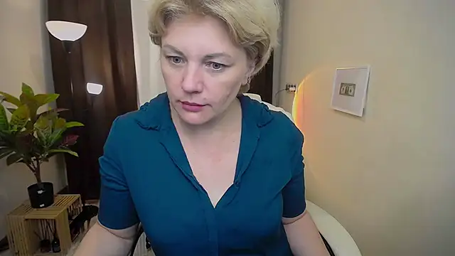 Snapshot of LadyElina chatting on September 10, 2025, 12:04 pm LadyElina online show from September 10, 2025, 12:04 pm