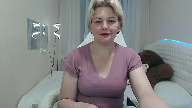 Snapshot of LadyElina chatting on September 13, 2025, 11:54 am LadyElina online show from September 13, 2025, 11:54 am