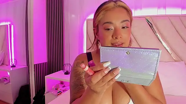 Snapshot of bellalumi chatting on October 4, 2025, 2:35 am bellalumi online show from October 4, 2025, 2:35 am