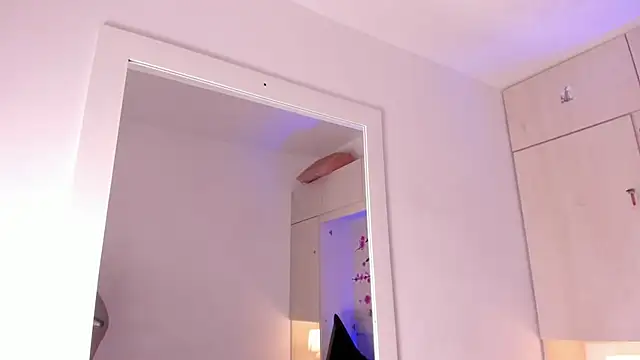 Stefannyevans  online show from November 1, 2025, 12:32 pm