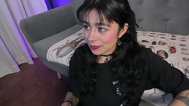 flower smith  online show from March 4, 2026, 11:51 am