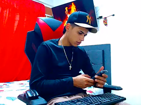 Snapshot of cristian_tayron1 chatting on June 13, 2026, 12:30 am cristian tayron1 online show from June 13, 2026, 12:30 am