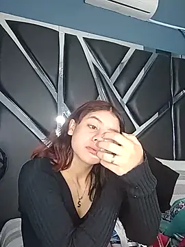 Snapshot of Julieth_brown_ chatting on September 19, 2025, 7:29 pm Julieth brown  online show from September 19, 2025, 7:29 pm