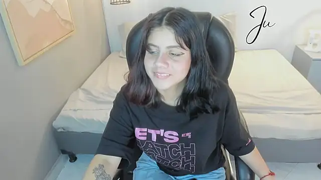 Snapshot of Julieth_brown_ chatting on October 30, 2025, 7:44 pm Julieth brown  online show from October 30, 2025, 7:44 pm