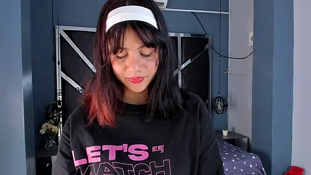 Snapshot of Julieth_brown_ chatting on October 8, 2025, 7:47 pm Julieth brown  online show from October 8, 2025, 7:47 pm