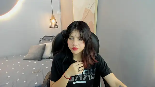 Snapshot of Julieth_brown_ chatting on October 18, 2025, 8:00 pm Julieth brown  online show from October 18, 2025, 8:00 pm