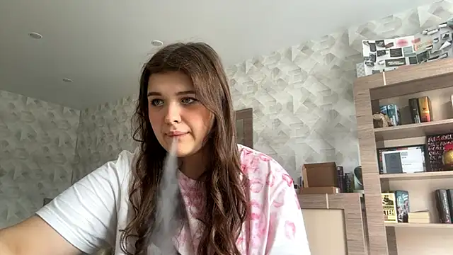 Snapshot of CarylWeatherholtz chatting on September 17, 2025, 10:50 am CarylWeatherholtz online show from September 17, 2025, 10:50 am