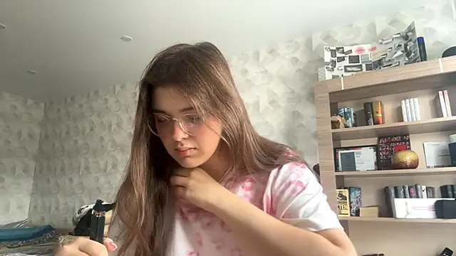 Snapshot of CarylWeatherholtz chatting on September 18, 2025, 12:41 pm CarylWeatherholtz online show from September 18, 2025, 12:41 pm