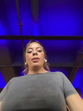 Snapshot of ArianaWil chatting on October 17, 2025, 5:48 pm ArianaWil online show from October 17, 2025, 5:48 pm