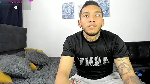 Snapshot of ArianaWil chatting on September 28, 2025, 11:44 pm ArianaWil online show from September 28, 2025, 11:44 pm