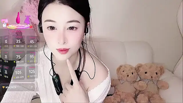 Snapshot of LuLu-Moon chatting on October 3, 2025, 1:34 pm LuLu-Moon online show from October 3, 2025, 1:34 pm