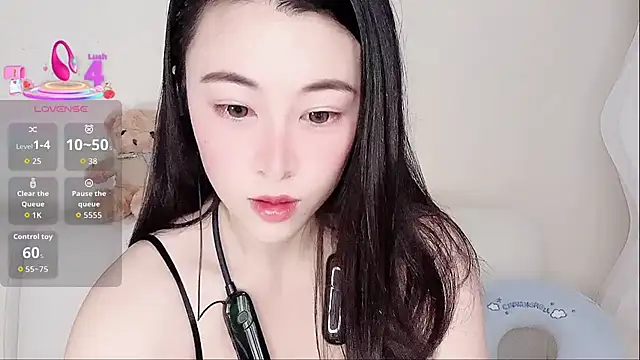 Snapshot of LuLu-Moon chatting on September 19, 2025, 6:39 am LuLu-Moon online show from September 19, 2025, 6:39 am