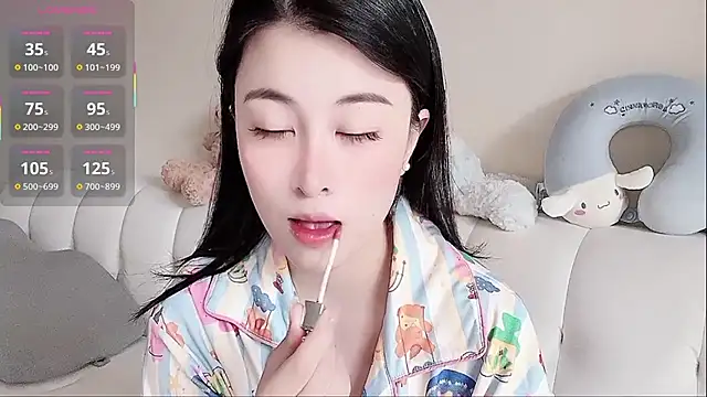 Snapshot of LuLu-Moon chatting on October 23, 2025, 7:29 am LuLu-Moon online show from October 23, 2025, 7:29 am