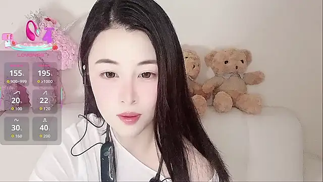 Snapshot of LuLu-Moon chatting on October 2, 2025, 8:18 am LuLu-Moon online show from October 2, 2025, 8:18 am