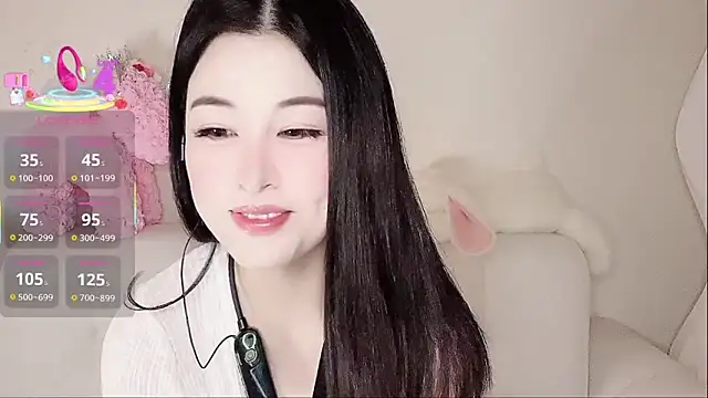 Snapshot of LuLu-Moon chatting on October 12, 2025, 7:10 am LuLu-Moon online show from October 12, 2025, 7:10 am