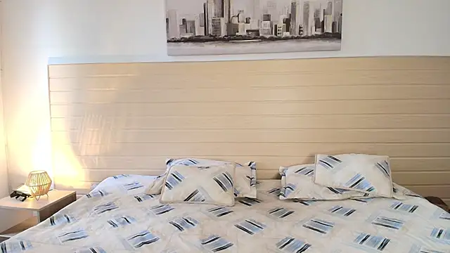 GabiHills online show from November 12, 2025, 6:56 pm