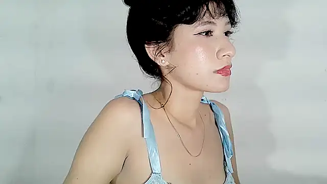 kitten punches001 online show from September 13, 2025, 2:33 am