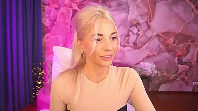 BellaRayyy online show from October 15, 2025, 1:19 pm