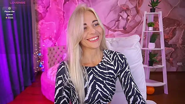 BellaRayyy online show from November 7, 2025, 2:43 pm