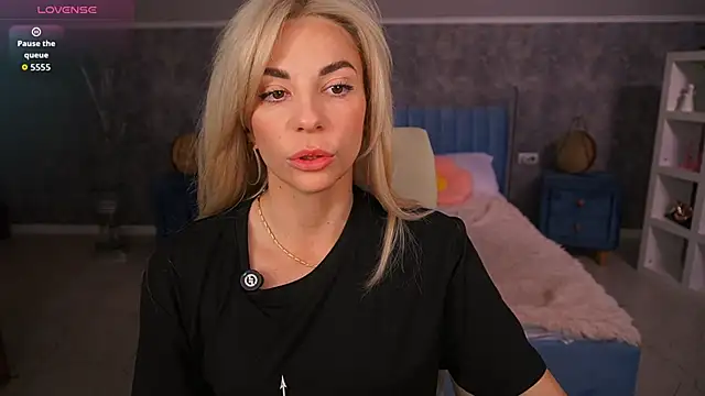 BellaRayyy online show from April 22, 2026, 1:07 pm