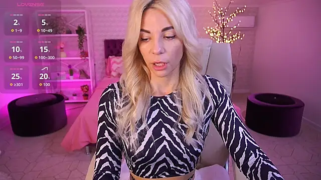 BellaRayyy online show from April 14, 2026, 12:54 pm