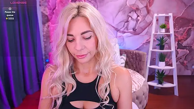 BellaRayyy online show from December 1, 2025, 7:31 am