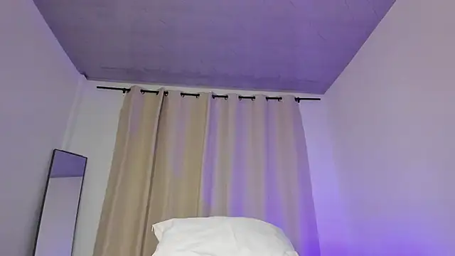 Snapshot of Selenafox_0 chatting on September 26, 2025, 1:45 am Selenafox 0 online show from September 26, 2025, 1:45 am