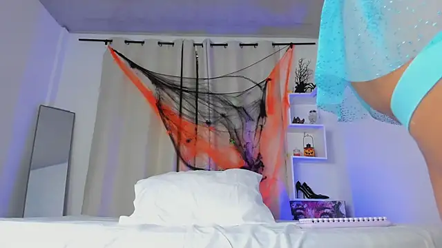 Snapshot of Selenafox_0 chatting on October 31, 2025, 1:57 am Selenafox 0 online show from October 31, 2025, 1:57 am