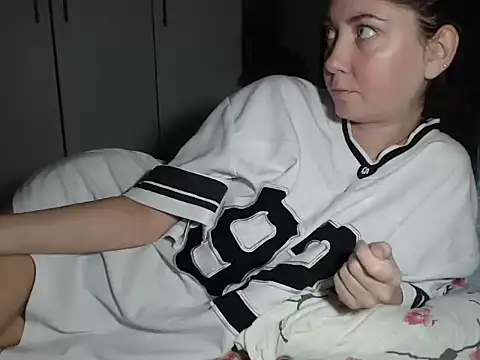 petite danielle online show from December 2, 2025, 12:22 am