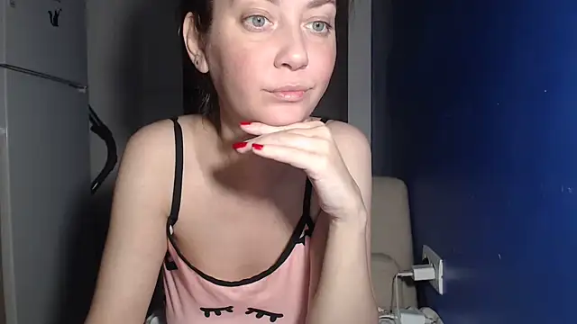 Snapshot of petite_danielle chatting on July 16, 2026, 8:50 pm petite danielle online show from July 16, 2026, 8:50 pm