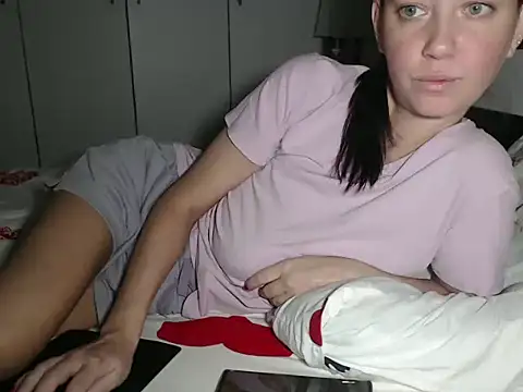 petite danielle online show from September 10, 2025, 1:26 am