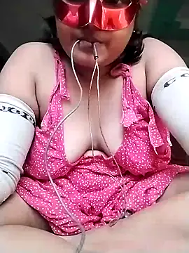 mimi87hoty online show from November 11, 2025, 7:36 am