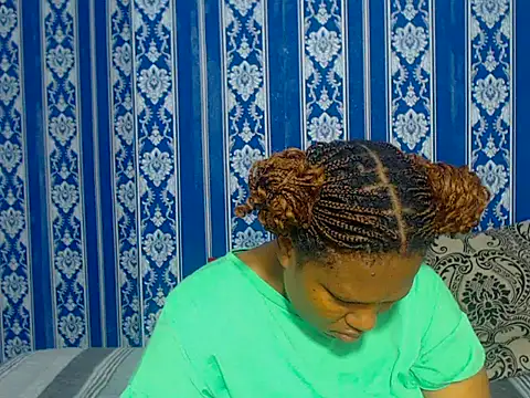 Snapshot of JUICEYLIPS333 chatting on October 14, 2025, 4:51 pm JUICEYLIPS333 online show from October 14, 2025, 4:51 pm