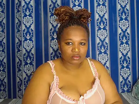 Snapshot of JUICEYLIPS333 chatting on October 7, 2025, 2:40 pm JUICEYLIPS333 online show from October 7, 2025, 2:40 pm