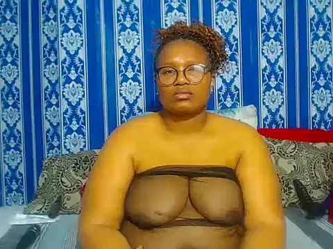 Snapshot of JUICEYLIPS333 chatting on September 23, 2025, 6:04 pm JUICEYLIPS333 online show from September 23, 2025, 6:04 pm