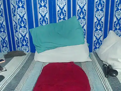 Snapshot of JUICEYLIPS333 chatting on October 28, 2025, 1:39 am JUICEYLIPS333 online show from October 28, 2025, 1:39 am