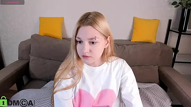 Snapshot of Sylvia_Ortiz chatting on October 10, 2025, 9:32 am Sylvia Ortiz online show from October 10, 2025, 9:32 am