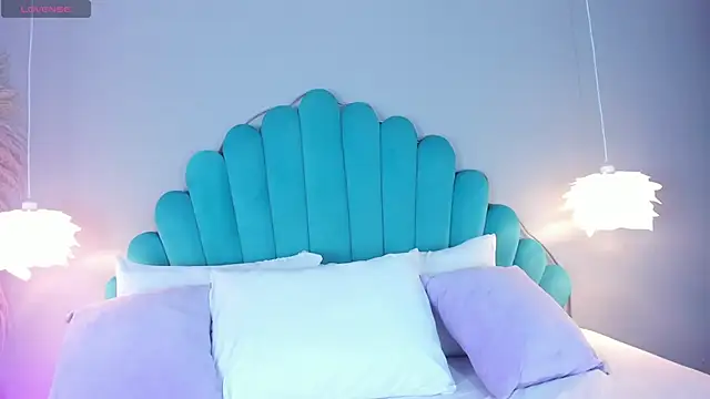 AlassiaHocthner online show from November 13, 2025, 11:58 am