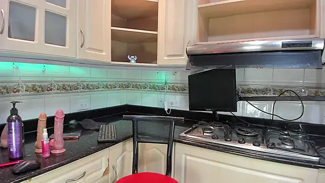 JulitPink online show from January 11, 2026, 12:23 pm