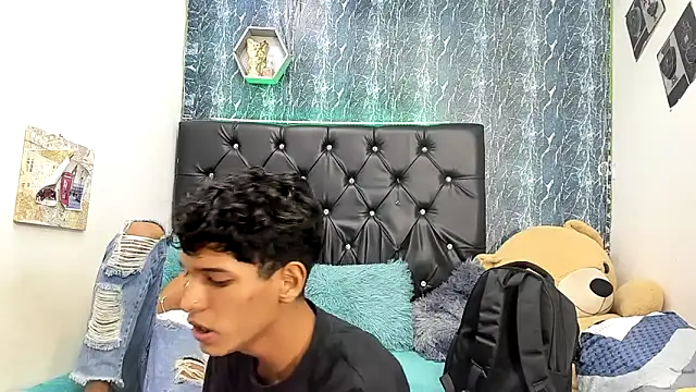 Snapshot of peter_xs chatting on October 26, 2025, 3:29 am peter xs online show from October 26, 2025, 3:29 am