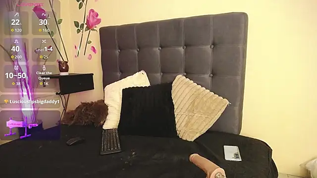 Snapshot of BrendaRojas_ chatting on October 3, 2025, 3:35 pm BrendaRojas online show from October 3, 2025, 3:35 pm