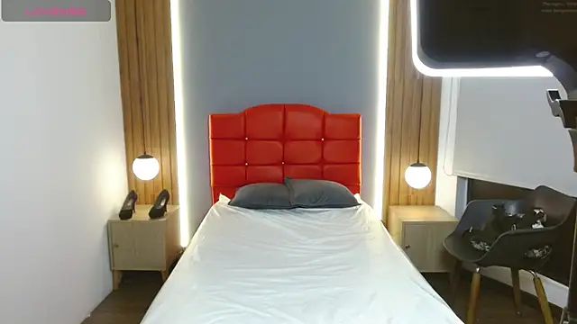 LiaMonroee  online show from February 13, 2026, 12:38 pm