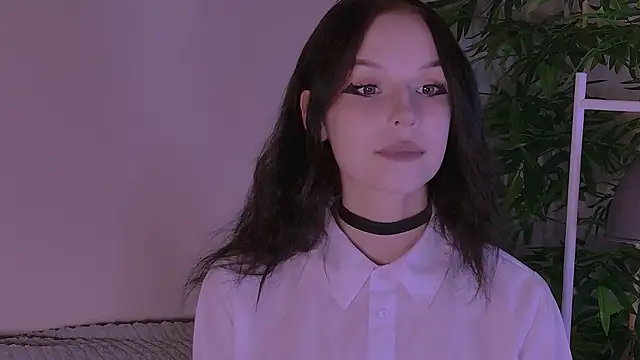 claire bennett online show from June 24, 2026, 9:23 pm
