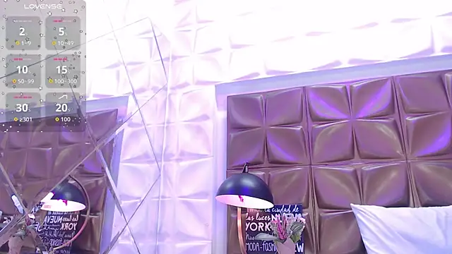 Snapshot of ElaMorris chatting on October 21, 2025, 4:01 am ElaMorris online show from October 21, 2025, 4:01 am