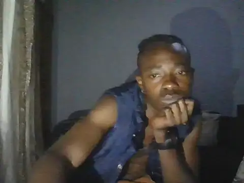 Snapshot of Nykho17 chatting on October 31, 2025, 6:37 pm Nykho17 online show from October 31, 2025, 6:37 pm