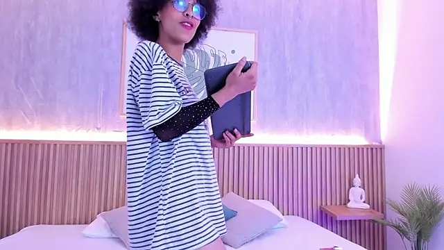 sophie rojas online show from November 5, 2025, 3:31 am