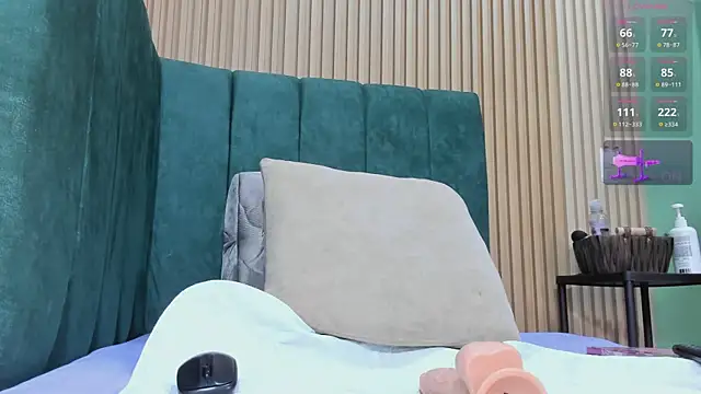 Snapshot of EvelynFoxx- chatting on November 17, 2025, 7:18 pm EvelynFoxx- online show from November 17, 2025, 7:18 pm